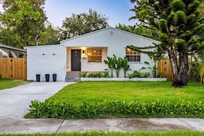 Exterior - Casa Fillmore - Tropical Escape - Pool, Hot Tub, Mini-Golf, BBQ+ (Hollywood)