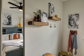 2 bedrooms, iron/ironing board, Internet, bed sheets - Dogs and Driftwood - Oyhut Bay Seaside Resort (Ocean Shores)