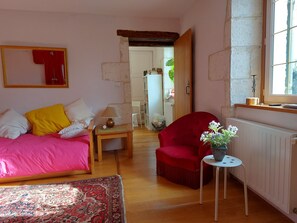 2 chambres, fer et planche à repasser, Wi-Fi, draps fournis