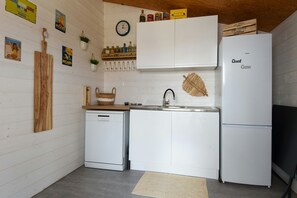 Refrigerador, microondas, horno y lavavajillas 