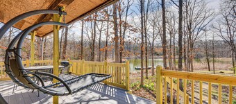 Historic Clark Cabin w/ Deck & Fishing Pond Access