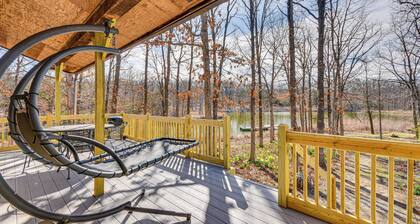 Historic Clark Cabin w/ Deck & Fishing Pond Access