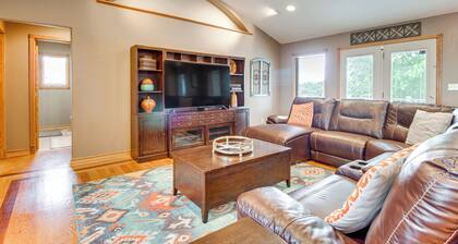 Family-friendly Ozarks Getaway < 21 Mi to Branson!