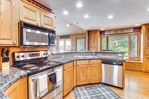 House (4 Bedrooms) | Interior