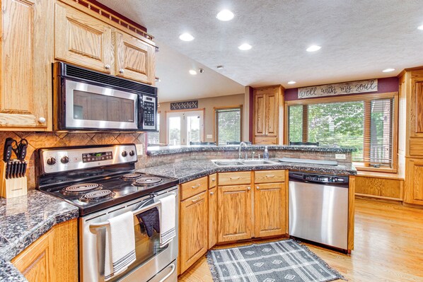 House (4 Bedrooms) | Interior - Family-friendly Ozarks Getaway < 21 Mi to Branson! (Omaha)