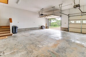 Interior - Family-friendly Ozarks Getaway < 21 Mi to Branson! (Omaha)