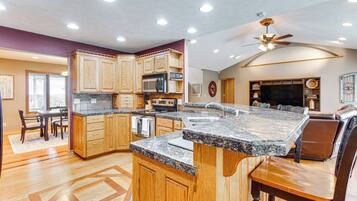 House (4 Bedrooms) | Interior