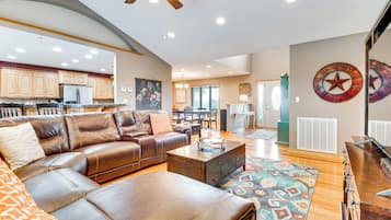 House (4 Bedrooms) | Front of property