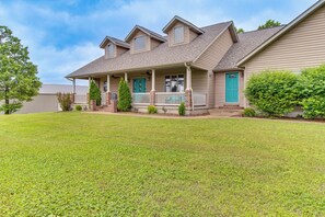 House (4 Bedrooms) | Interior - Family-friendly Ozarks Getaway < 21 Mi to Branson! (Omaha)