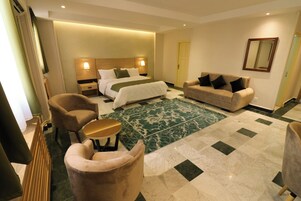 Deluxe Suite | Minibar, blackout drapes, free WiFi, bed sheets