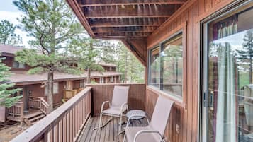 Căn hộ (2 Bedrooms) | Hiên