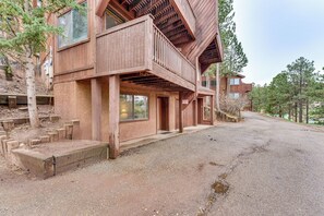 Interior - Walk to Chair Lift: Angel Fire Condo w/ Mtn Views (Angel Fire)