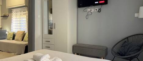 1 bedroom, desk, iron/ironing board, WiFi