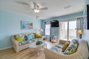 Front of property - Gulf Shores Condo: Beach-view Patio, Walk to Shore (Gulf Shores)