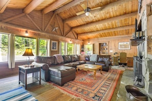 Apartment (3 Bedrooms) | Interior - Updated Mtn Cabin on 20 Acres w/ Large Waterfall (Jasper)