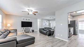 House (2 Bedrooms) | Interior