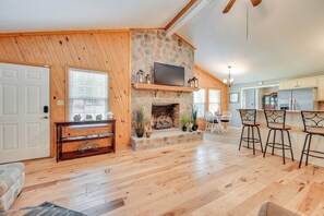 House (3 Bedrooms) | Interior - Access to Rough River Lake! Family Home w/ Deck (Leitchfield)