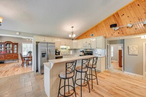 House (3 Bedrooms) | Interior
