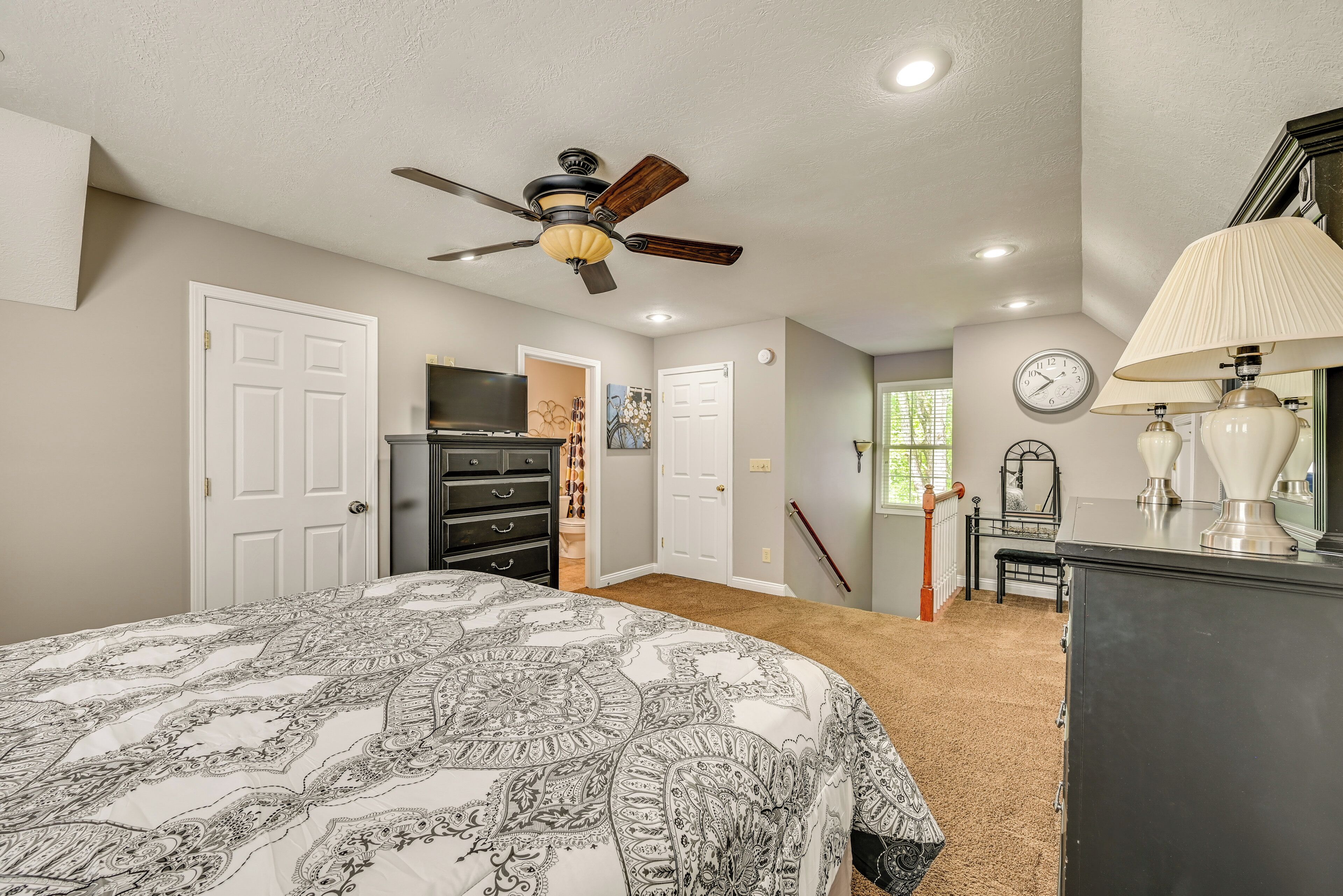 House (3 Bedrooms) | Interior