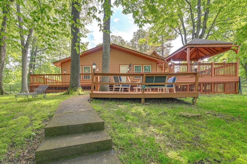 Access to Rough River Lake! Family Home w/ Deck - Clarkson, KY