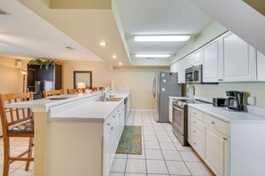 Apartment (3 Bedrooms) | Interior - Bay-view Orange Beach Condo: 3 Mi to The Wharf (Orange Beach)