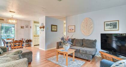 Pet-friendly Clearwater Home - 7 Mi to Beach!
