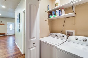 House (2 Bedrooms) | Interior - Deck & ATV Trail Access: Quiet Cabin in Show Low (Pinedale)