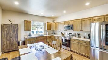 House (2 Bedrooms) | Interior