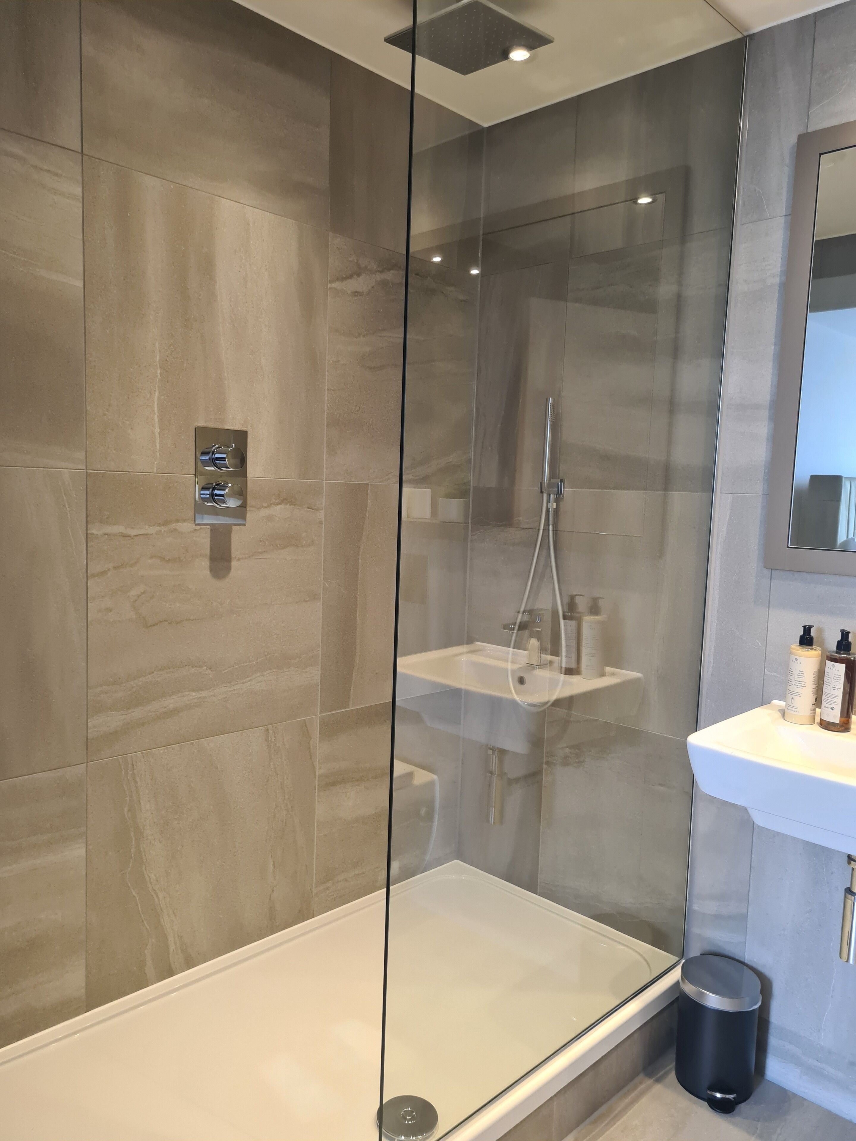Rainfall showerhead, hair dryer, towels, soap