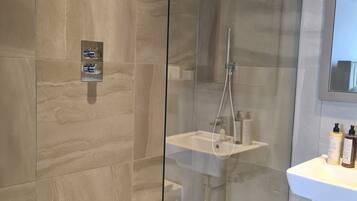 Rainfall showerhead, hair dryer, towels, soap