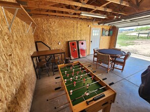 Game room - 3 BD, Poker, Pool Table, Foosball, Hot tub & more! (Peyton)