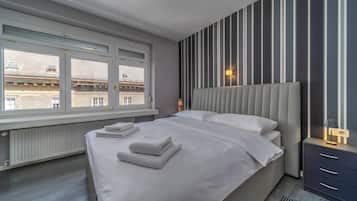 Apartamento familiar, varias habitaciones (Silver Apartment With Hot Tub And) | 1 dormitorio, caja fuerte, espacio para trabajar con un portátil