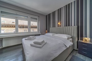 Family Apartment, Multiple Bedrooms (Silver Apartment With Hot Tub And)