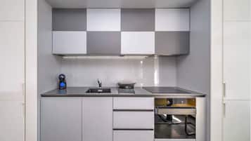 Family Apartment, Multiple Bedrooms (Silver Apartment With Hot Tub And) | Private kitchen | Fridge, oven, stovetop, dishwasher