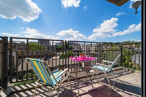 Family Apartment, Multiple Bedrooms (Silver Apartment With Hot Tub And) | Property grounds