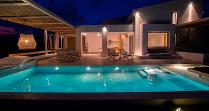 Aristotelia Gi Villas - Serenity and Luxury by the Pool