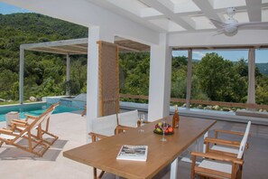 Outdoor dining - Aristotelia Gi Villas - Serenity and Luxury by the Pool (Olimpiada)