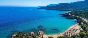 Aristotelia Gi Villas - Blissful Poolside Sanctuary