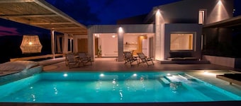 Aristotelia Gi Villas - Blissful Poolside Sanctuary