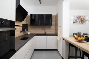 Fridge, microwave, oven, stovetop