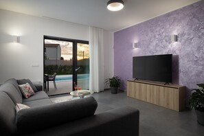 TV