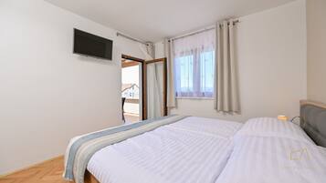 2 habitaciones, tabla de planchar con plancha, wifi y ropa de cama
