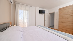 2 bedrooms, iron/ironing board, WiFi, bed sheets - Modern Apartment Ana (Malinska)