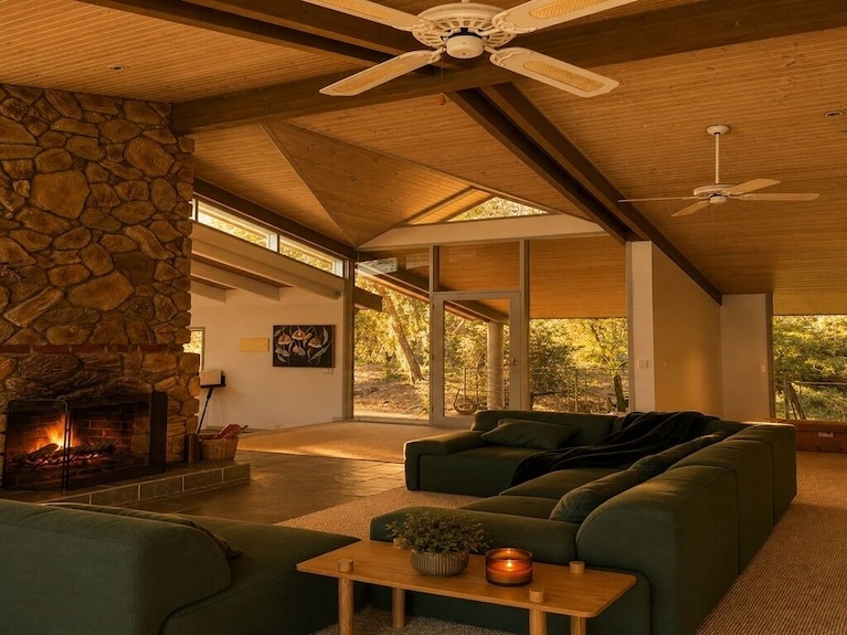 Glasshouse Lake Eildon Architectural Retreat - Eildon