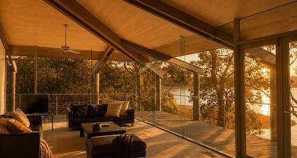 Glasshouse Lake Eildon Architectural Retreat