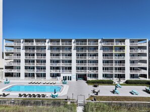 Exterior - FREE Golf+Perks! Mariner West 509 King Bed, Large Balcony, Grills&Heated Pool (Panama City Beach)