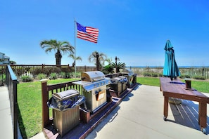 Outdoor dining - FREE Golf+Perks! Mariner West 509 King Bed, Large Balcony, Grills&Heated Pool (Panama City Beach)