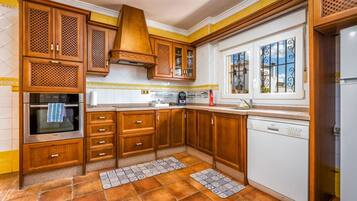 Réfrigérateur, micro-ondes, four, lave-vaisselle