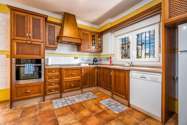 Fridge, microwave, oven, dishwasher