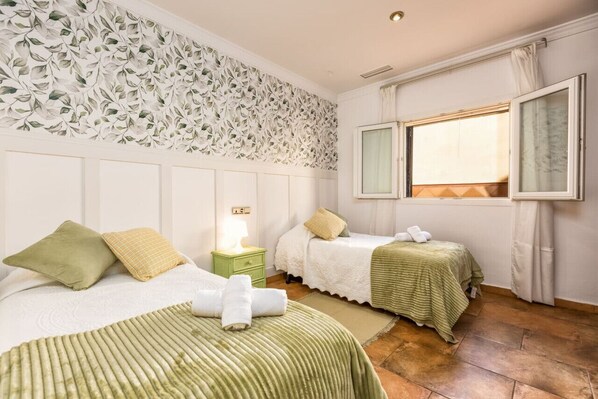 4 chambres, bureau, fer et planche à repasser, Wi-Fi gratuit